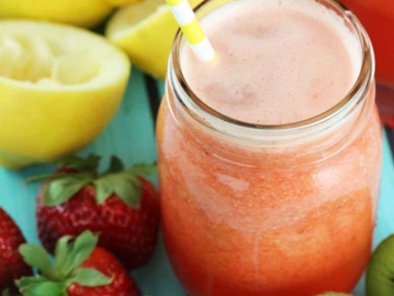Kiwi With Strawberry And Mint Juice