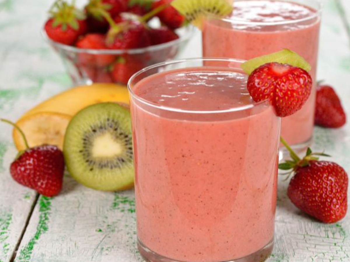 Fresh strawberry kiwi cocktail juice