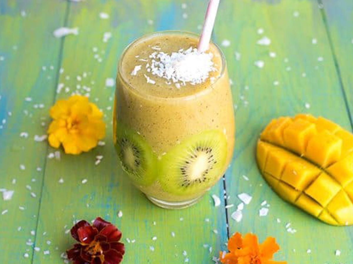 Fresh kiwi mango cocktail juice