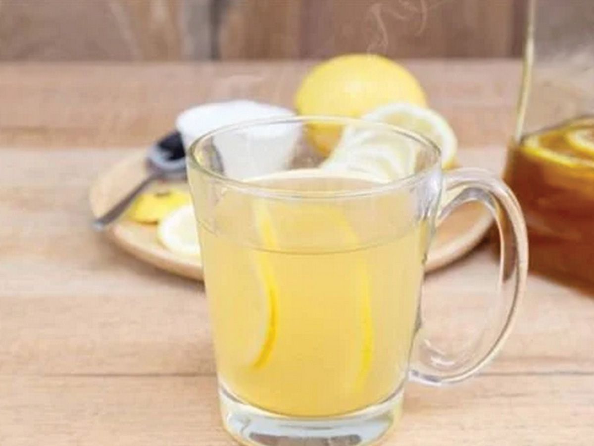 Hot lemon with honey