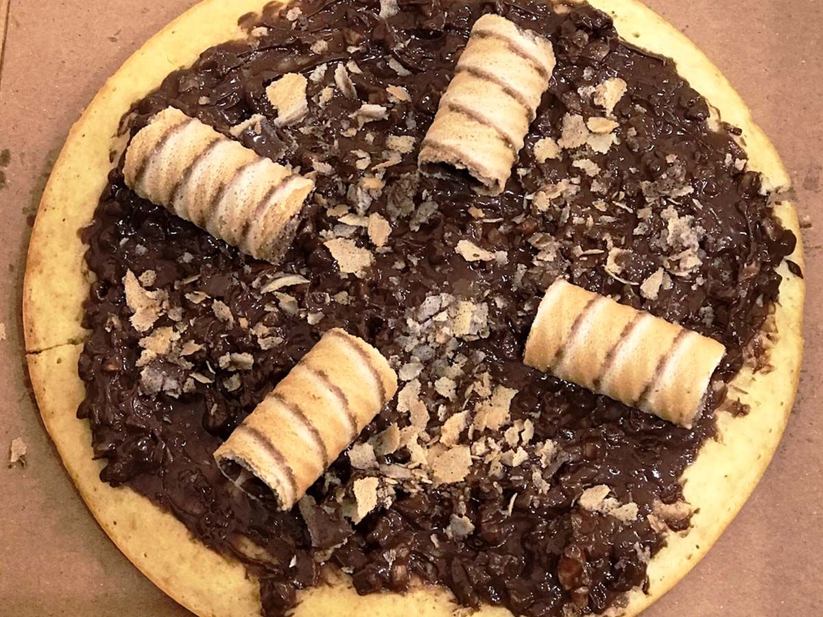 Mdalal Al Sham Sweet With Nuts Pizza