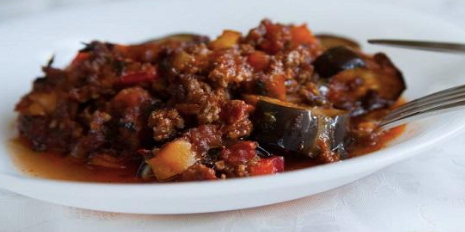 Mesakaa with minced meat