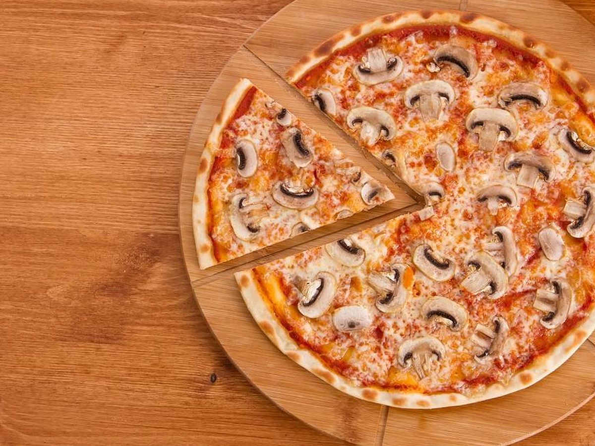 Mix Cheese Mushroom Pizza