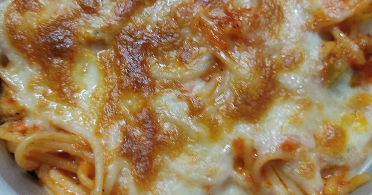 Spaghetti Pasta With Roumi Cheese Sauce