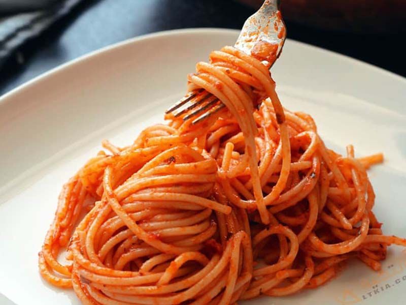 Plain spaghetti pasta