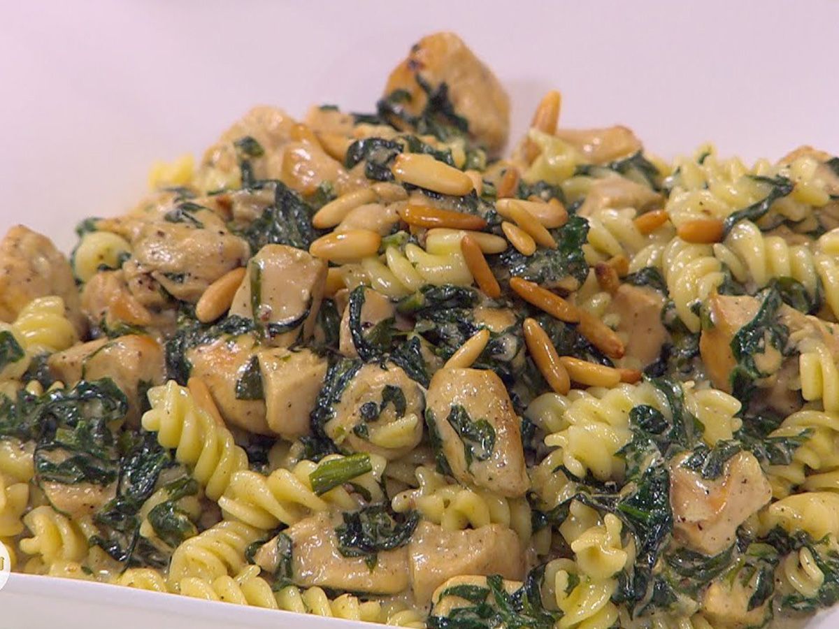 Pasta with spinach and chicken