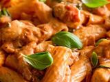 Pasta with sauce and chicken