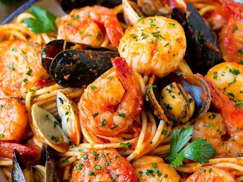 Red Seafood With Cream Pasta Platter