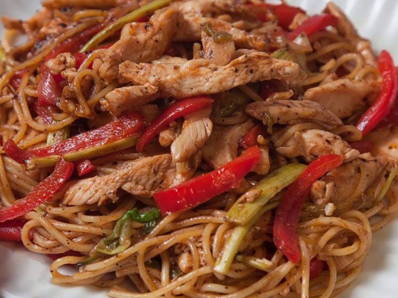 Spaghetti With Chicken Shawerma