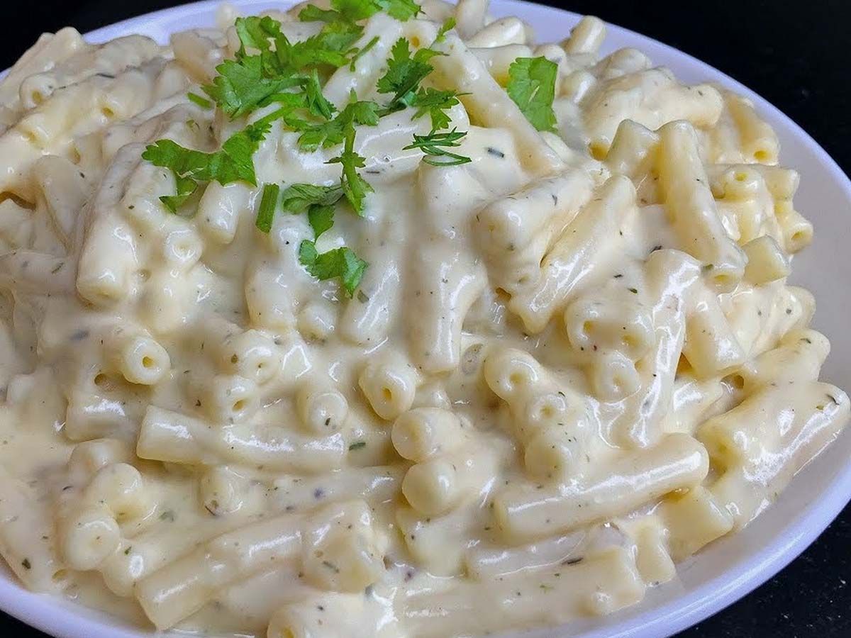 White sauce pasta