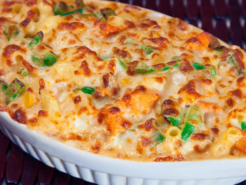 Pasta With Chicken And Mozzarella Cheese