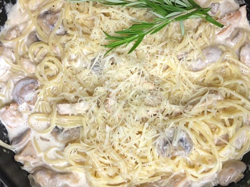 Chicken With White Sauce Pasta