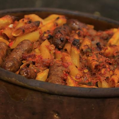 باستا مع سجق شرقي