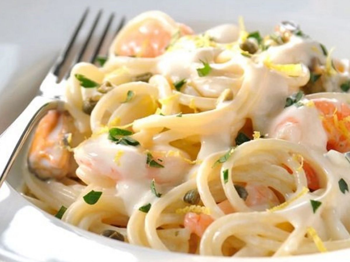 Seafood pasta, white sauce