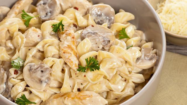 Shish Tawook White Sauce Pasta
