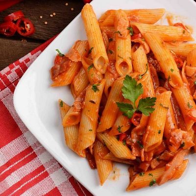 Plain red sauce pasta