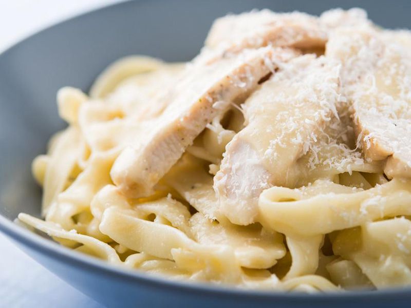 Pasta With Cream Sauce and Chicken Pan