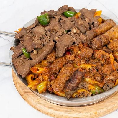 مكرونة كبد وسجق مشكل