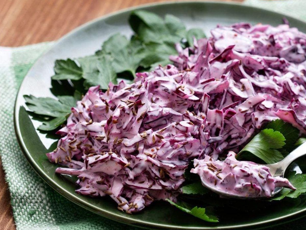 Red cabbage with mayonnaise