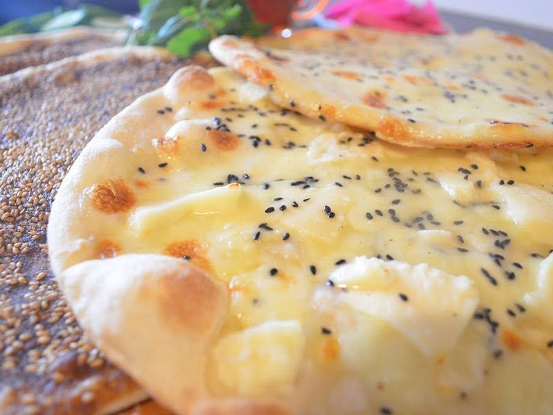 Mix Cheese Manoucheh