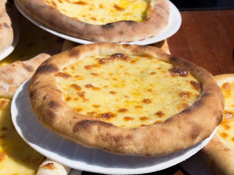 Manoucheh With Mix Cheese And Vegetables