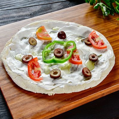 لبنة مع خضار وزيت زيتون