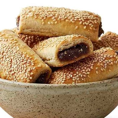Ajwa Mnean with Sesame