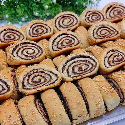 Rolled Ajwa Mnean and Sesame