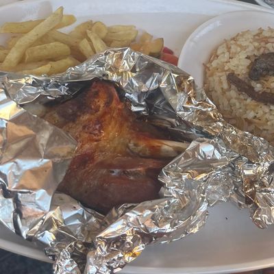 ساق خروف مع بطاطس وكبدة وكلى مع أرز