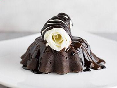 Molten Cake With Vanilla Ice Cream Roll