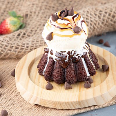 Molten Cake with Sauce and Ice Cream