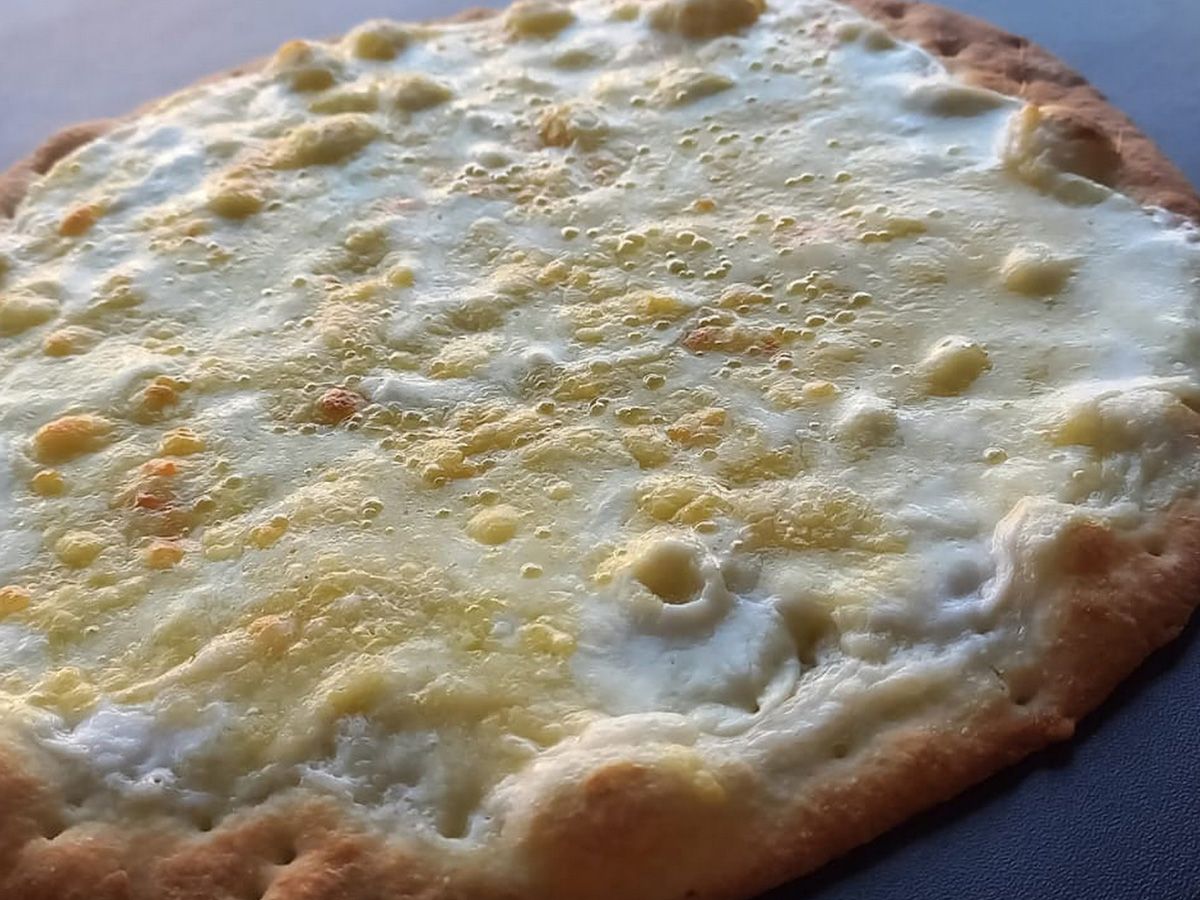 Mixed cheese manqousha