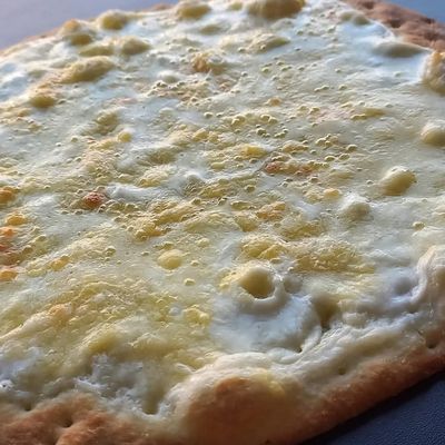 Mixed cheese manqousha