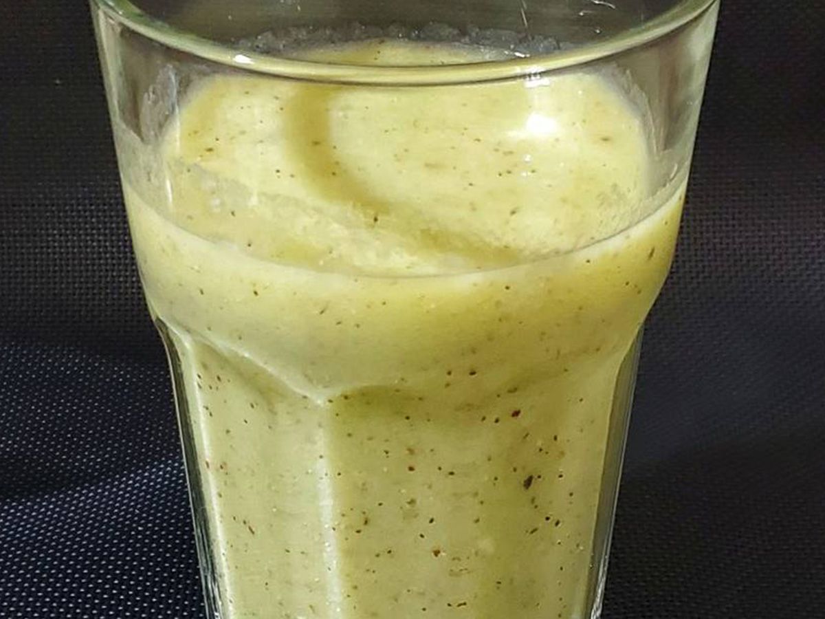 Kiwi avocado milkshake