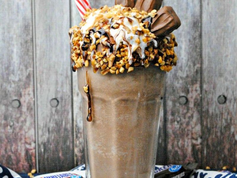Snickers Chocolate Milkshake