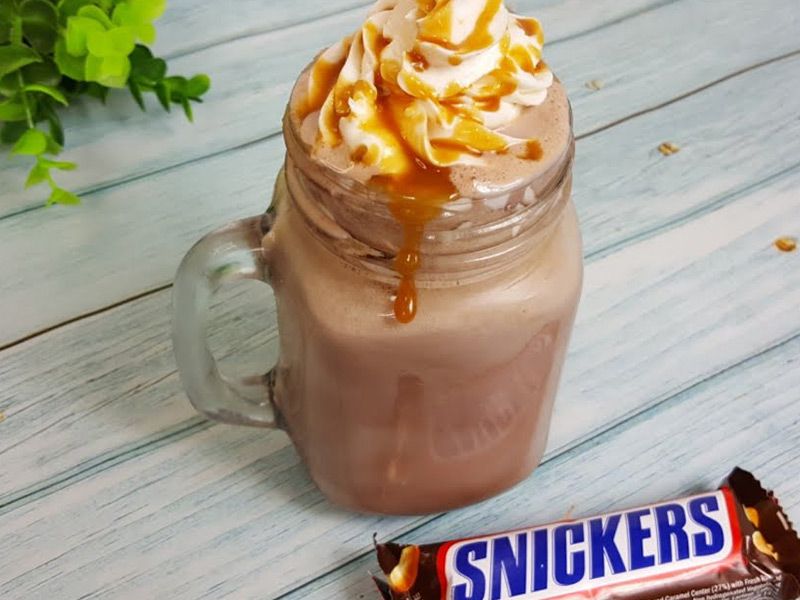 Snickers Chocolate Milkshake