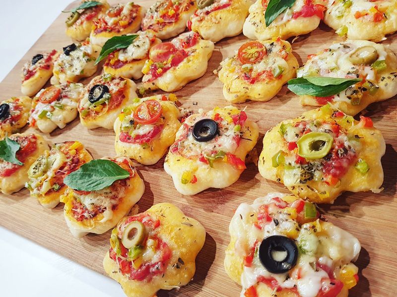 Mini Pizza With Vegetable And Sausage