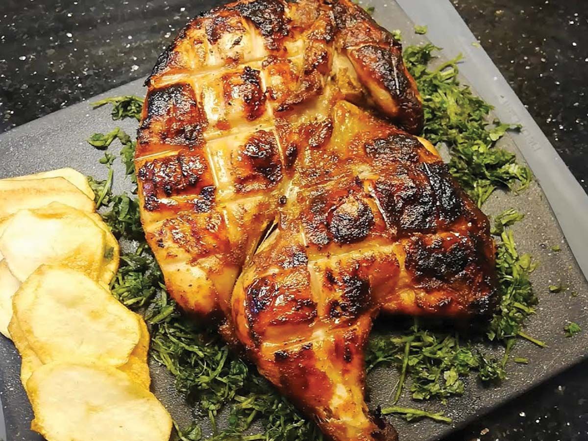Half grilled chicken tikka plate