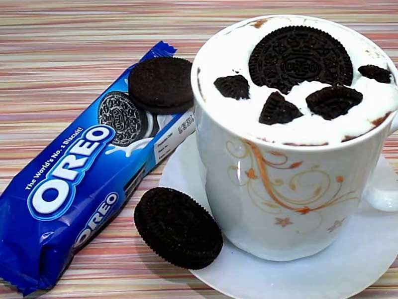 Hot Chocolate With Oreo Biscuit