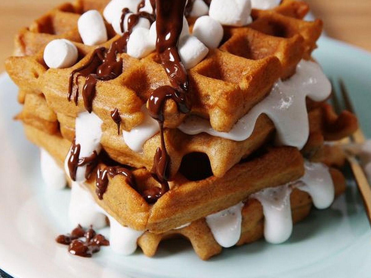 Mixed sauce waffles