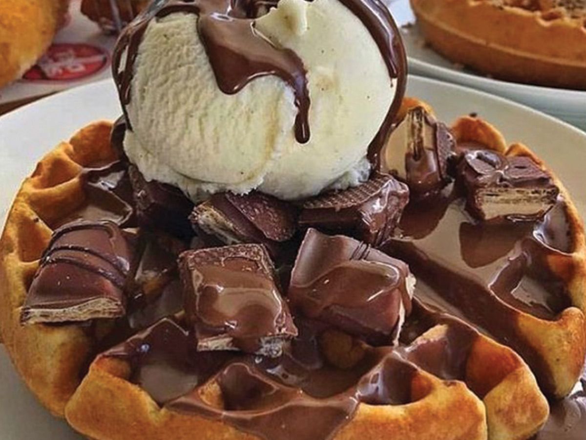 waffle nutella with ice cream