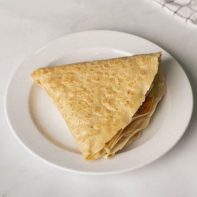 White chocolate crepe with Kinder