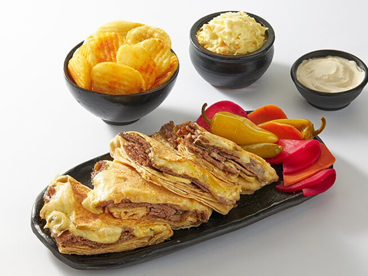 Arabic Meat Shawerma With Mozzarella And Mushroom Meal