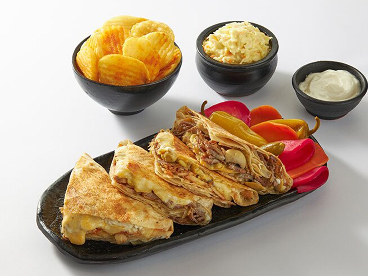 Arabic Mix Shawerma With Mozzarella And Mushroom Meal