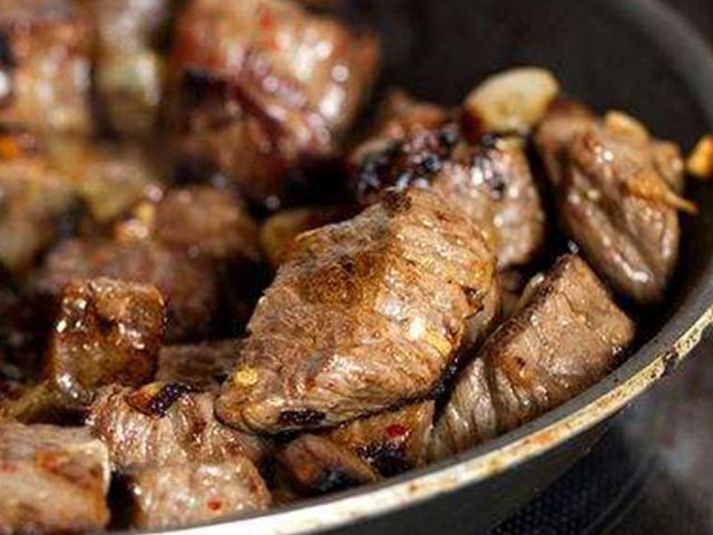 1/4 Meat With Onions And Cabbage