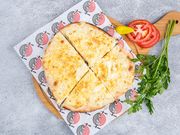 منقوشة بيض مع جبنة