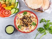 حمص مع لحم ضأن و صنوبر