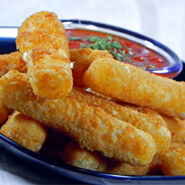 Fried Mozzarella Cheese Sticks