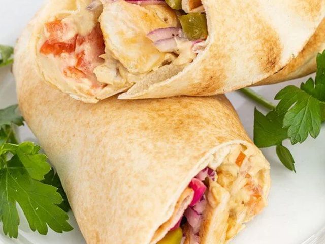 Lebanese Sandwich Shish tawook Red or White