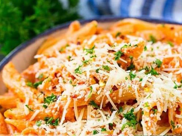 Pasta With Tomato Sauce